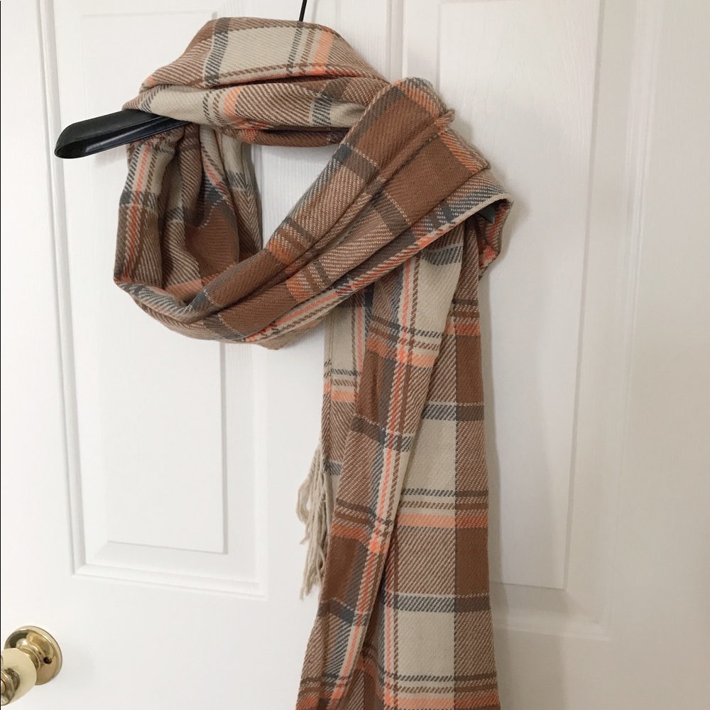 Scarfs woman